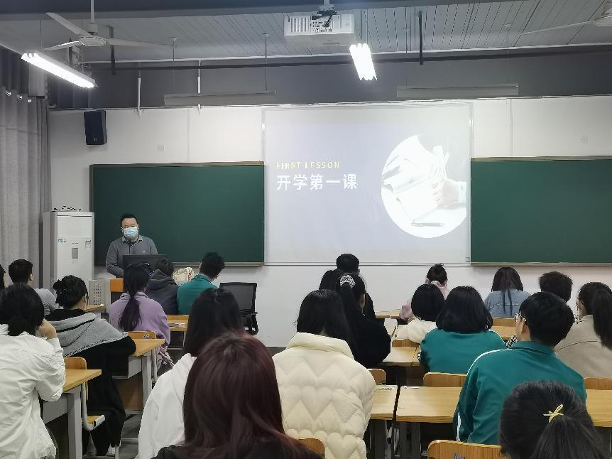 学院副院长刘继骁参加班会